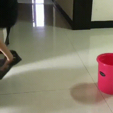 휴지통에 비닐 씌우기 꿀팁.gif