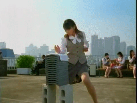 여자 박치기 왕.gif