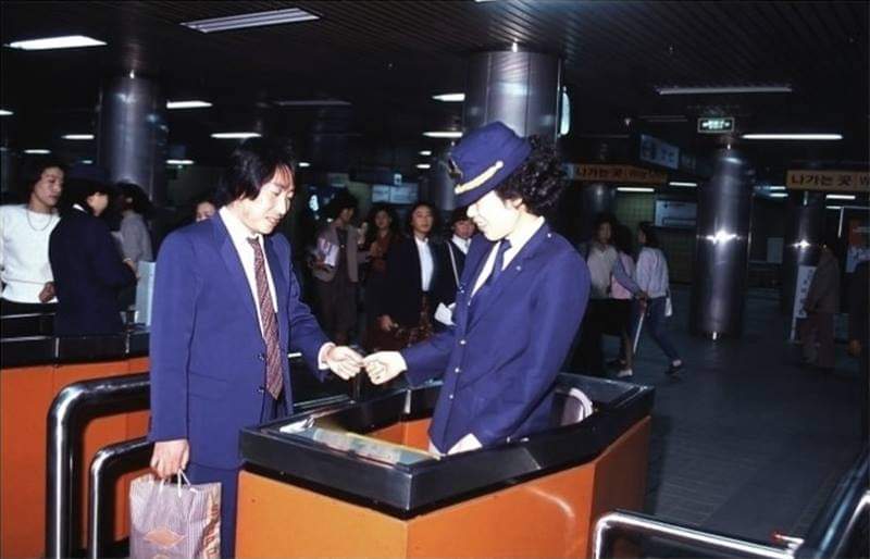 80년대 지하철 모습4.jpg