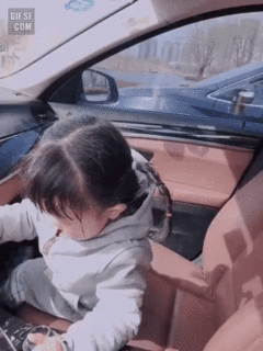 레알 조수석 민폐녀.gif
