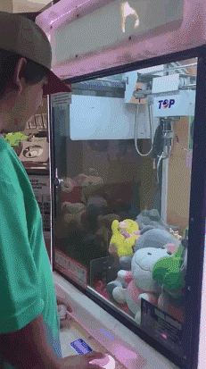미래 인형뽑기.gif