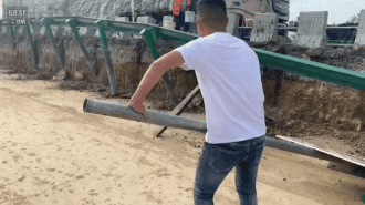 철거작업.gif