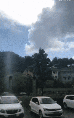 제 차에만 비가 내렸다니까요.....gif