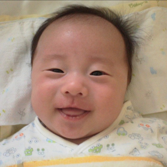 웃는동윤.JPG