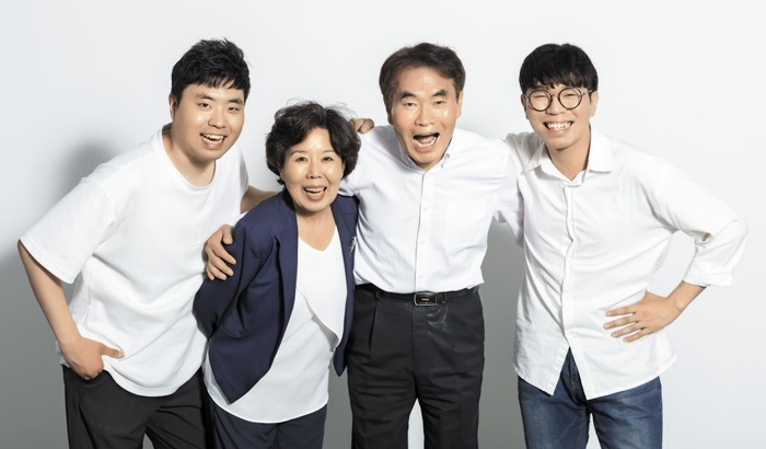 왼쪽부터 첫째 아들 동주, 어머니 최원숙, 아버지 노태권, 둘째 아들 희주. 김종연 영상미디어 기자
