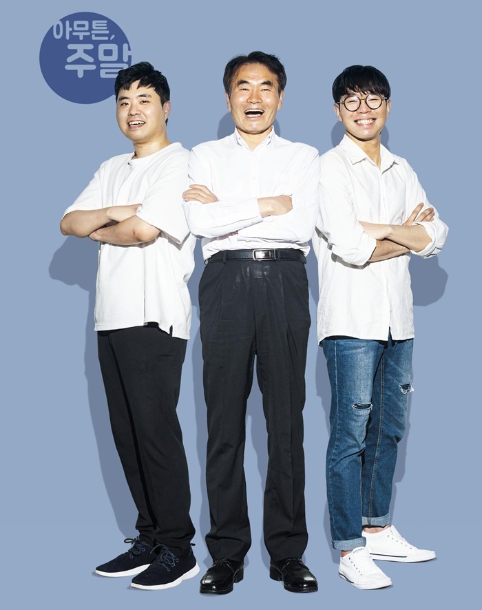 노태권(가운데)씨는 게임 중독에 걸린 아들 동주(왼쪽)와 희주에게 “게임을 하지 말라”고 하는 대신 “같이 걷자”고 했다. 그는 “부모는 아이가 공부나 인생에 대해 생각하게 하되 가급적 간섭하지 않는 게 좋다. 물론 하찮은 일에 빠지는 아이를 인정하는 게 쉬운 일은 아니다. 하지만 아이의 시행착오도 인생을 풍부하게 만드는 자원이 될 수 있다. 아쉽게도 우리 사회는 아이의 실패에 관대하지 않다”고 했다. 