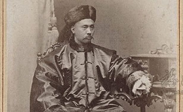 1882년 스물세 살에 조선으로 들어오기 직전 원세개의 모습. 야심만만한 청년 장교였던 그는 갑신정변 진압을 주도한 후 조선을 근대적 식민지로 전환하려는 청나라 정책을 실행하는 주역을 맡아 1885년에서 1894년까지 무소불위의 권력을 휘둘렀다.