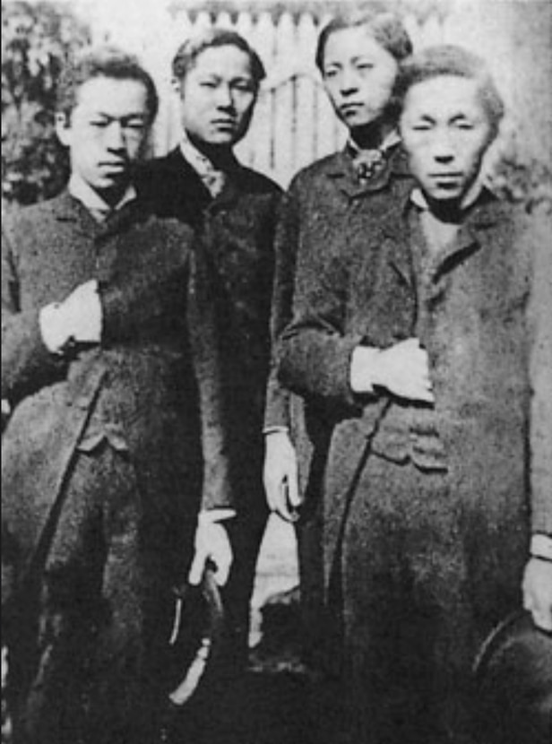 갑신정변 실패 후 1885년 망명지 일본에서 찍은 개화당 주역 4명. 왼쪽부터 박영효, 서광범, 서재필, 김옥균/조선일보DB