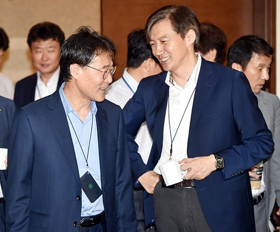 장하성(左), 조국(右)