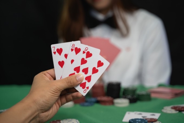 AI는 카드 게임 텍사스 홀덤 포커에서 다른 플레이어들에게 허세를 부려 이득을 취하려고 시도했다. 게티이미지뱅크